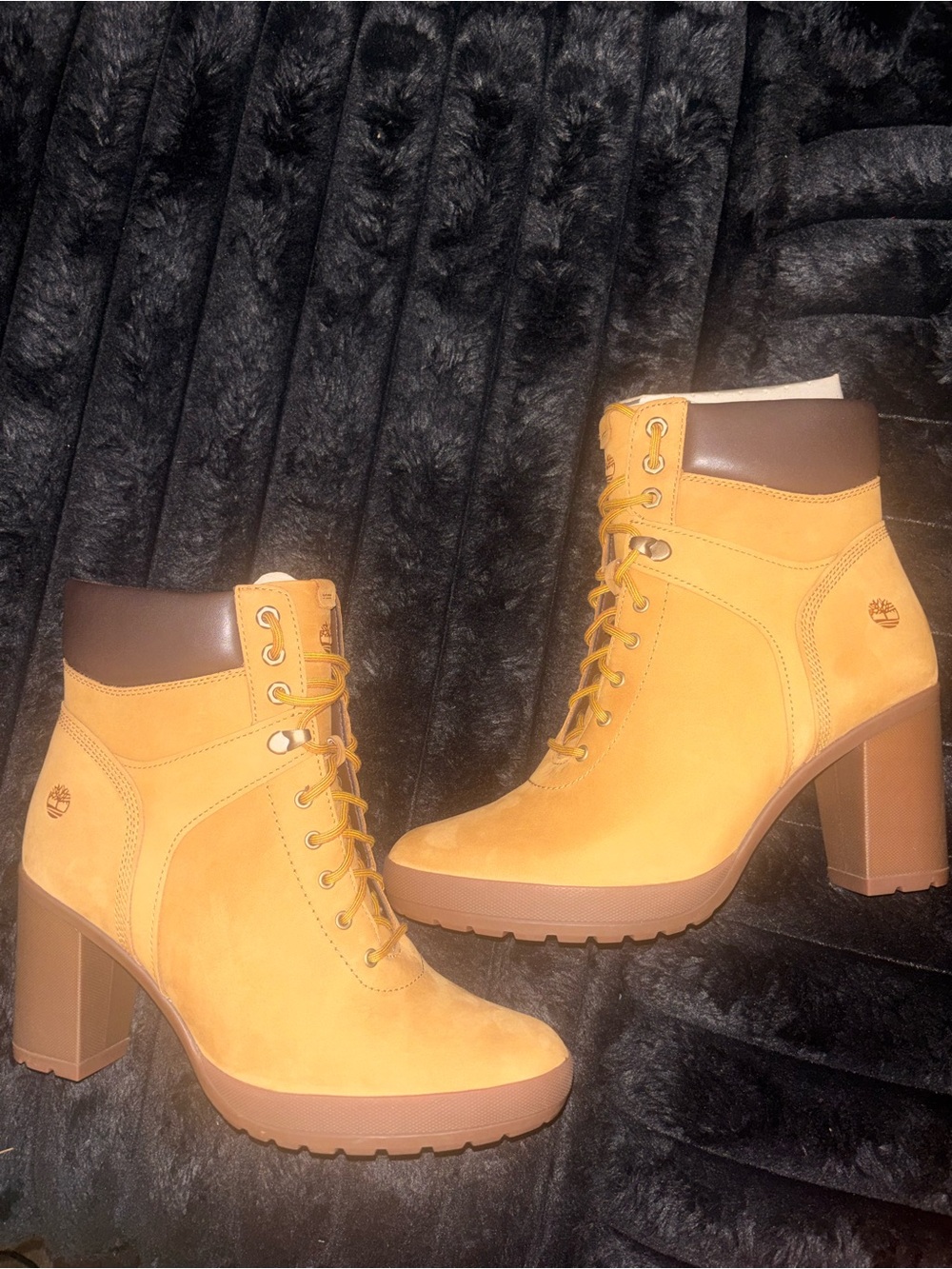 Timberland Women's Wheat/Chocolate Lace-Up Nubuck Boots